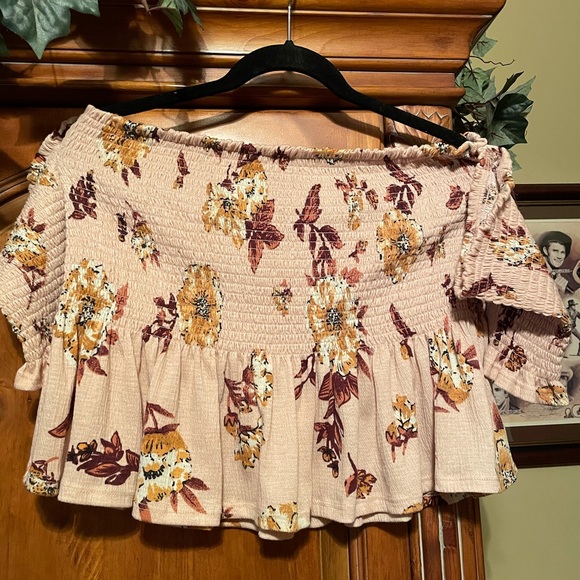 Off the shoulders top - Picture 2 of 3